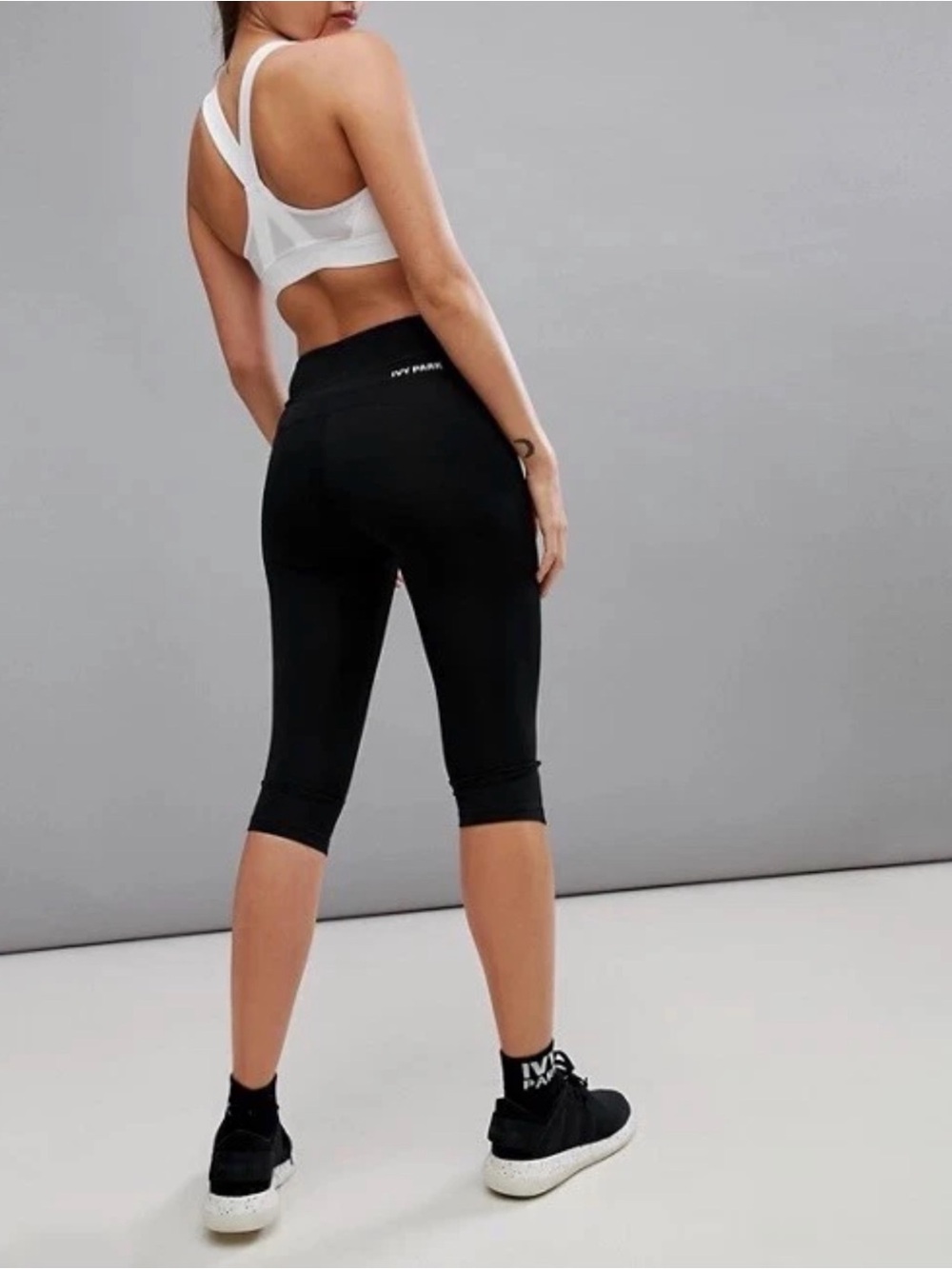Ivy Park Black Mid Rise Capri Crop Sculptured Leggings XS